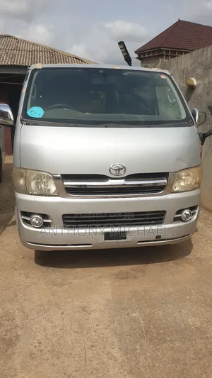 Toyota HiAce 2010 Black