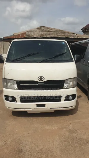 Toyota HiAce 2010 Black
