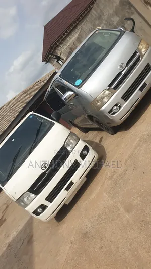 Toyota HiAce 2010 Black