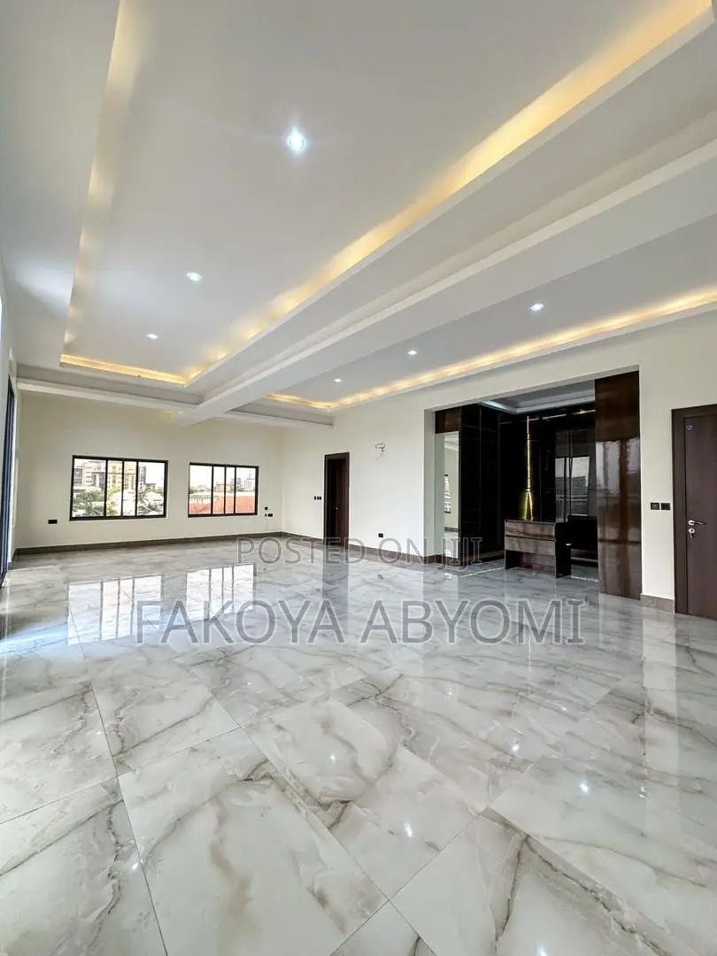 5bdrm Penthouse in Cooper Road, Ikoyi for sale