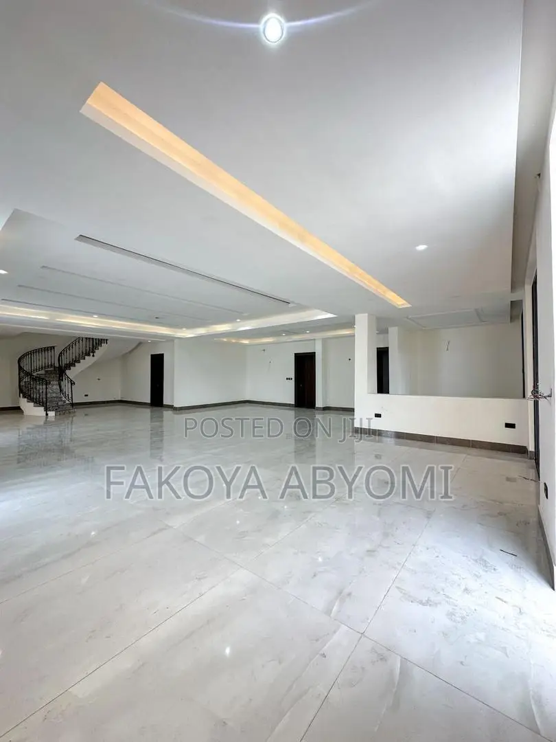 5bdrm Penthouse in Cooper Road, Ikoyi for sale