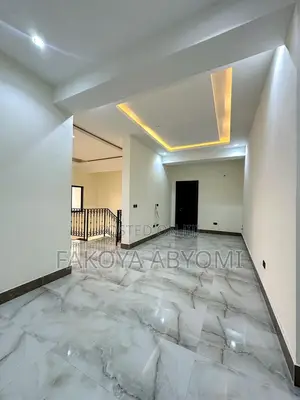 5bdrm Penthouse in Cooper Road, Ikoyi for sale