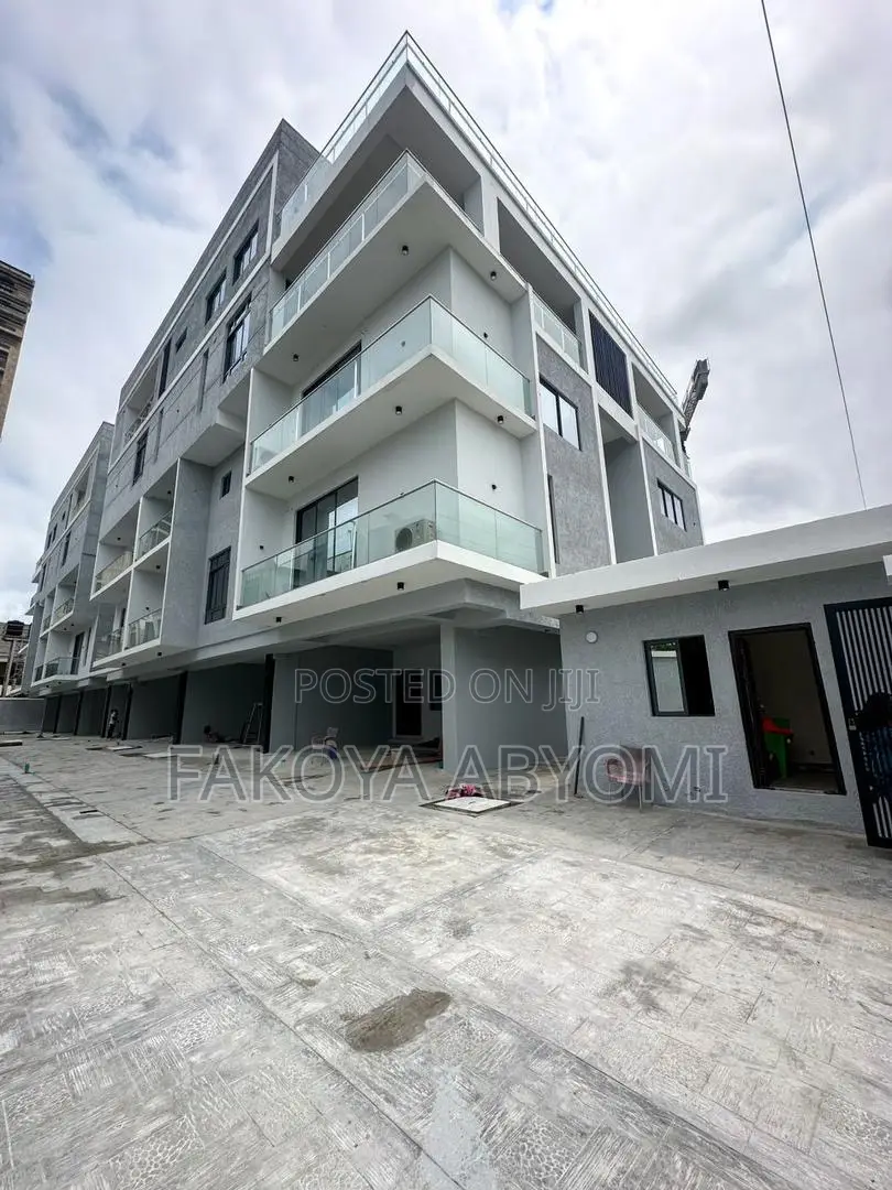 5bdrm Penthouse in Cooper Road, Ikoyi for sale