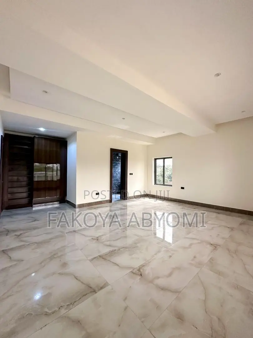 5bdrm Penthouse in Cooper Road, Ikoyi for sale