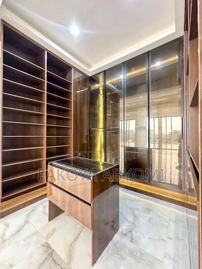 5bdrm Penthouse in Cooper Road, Ikoyi for sale