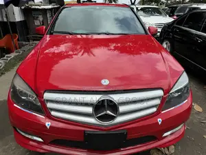 Mercedes-Benz C300 2011 Red
