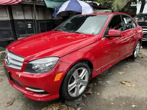 Mercedes-Benz C300 2011 Red
