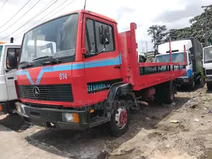 Mercedes Truck 814 Red 17fit