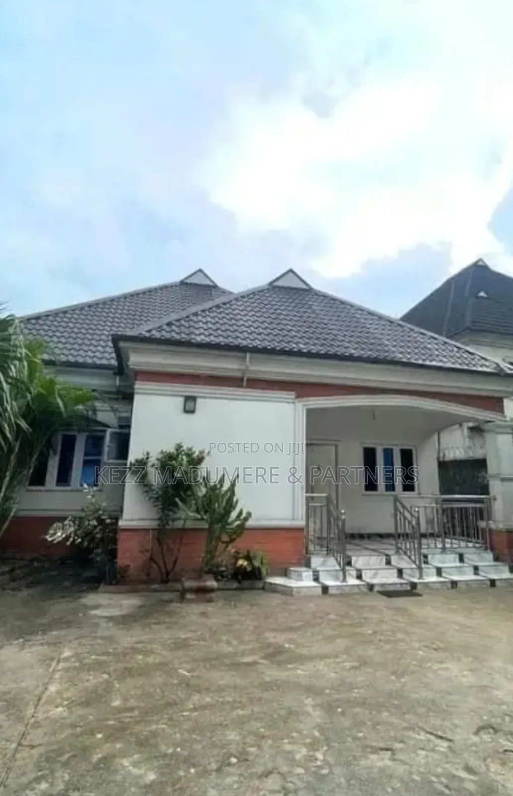 3bdrm Bungalow in Mbodo Aluu , Port for sale
