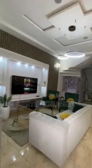 Weekly Apartment Per Week With Luxury Sitting Room