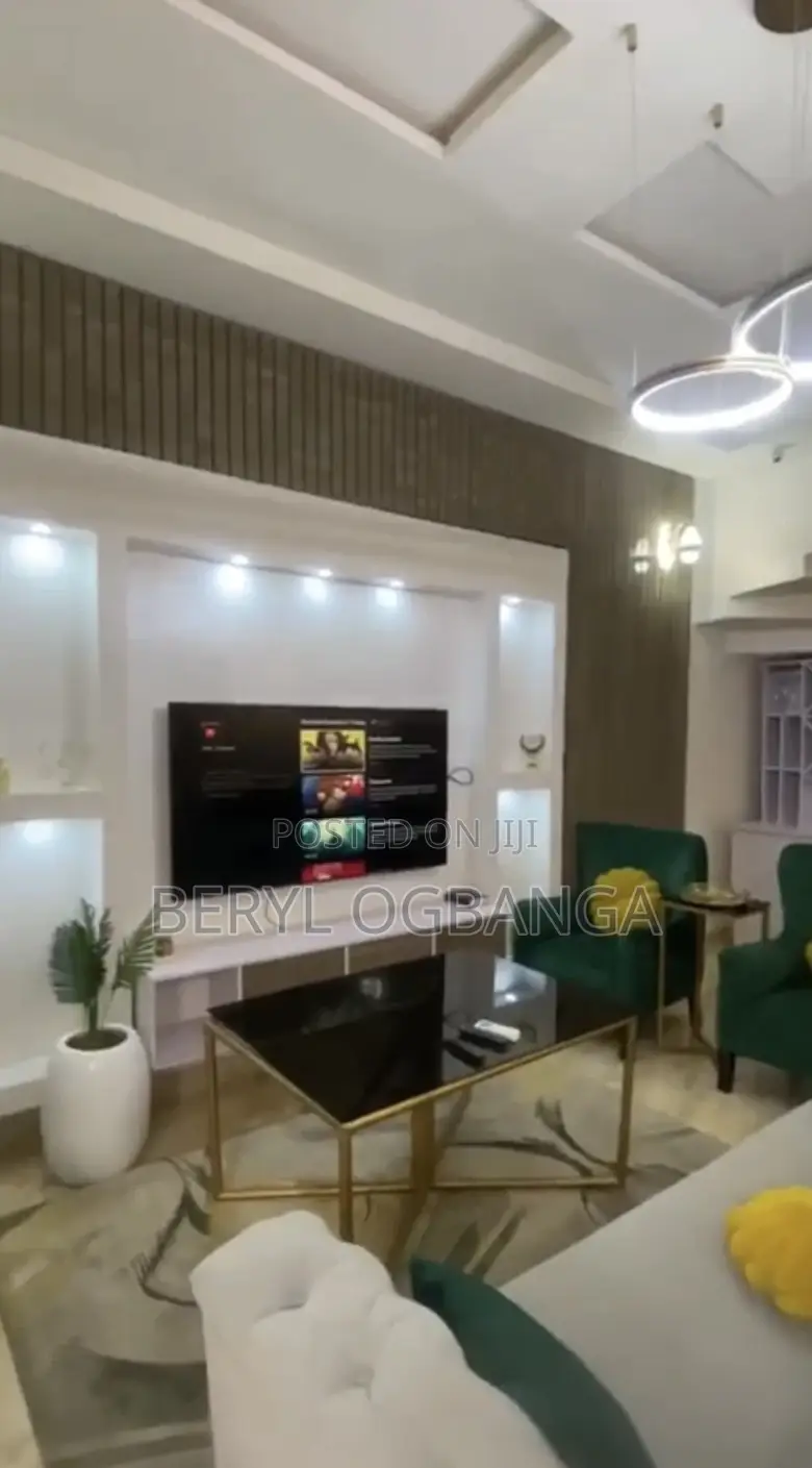 Weekly Apartment Per Week With Luxury Sitting Room