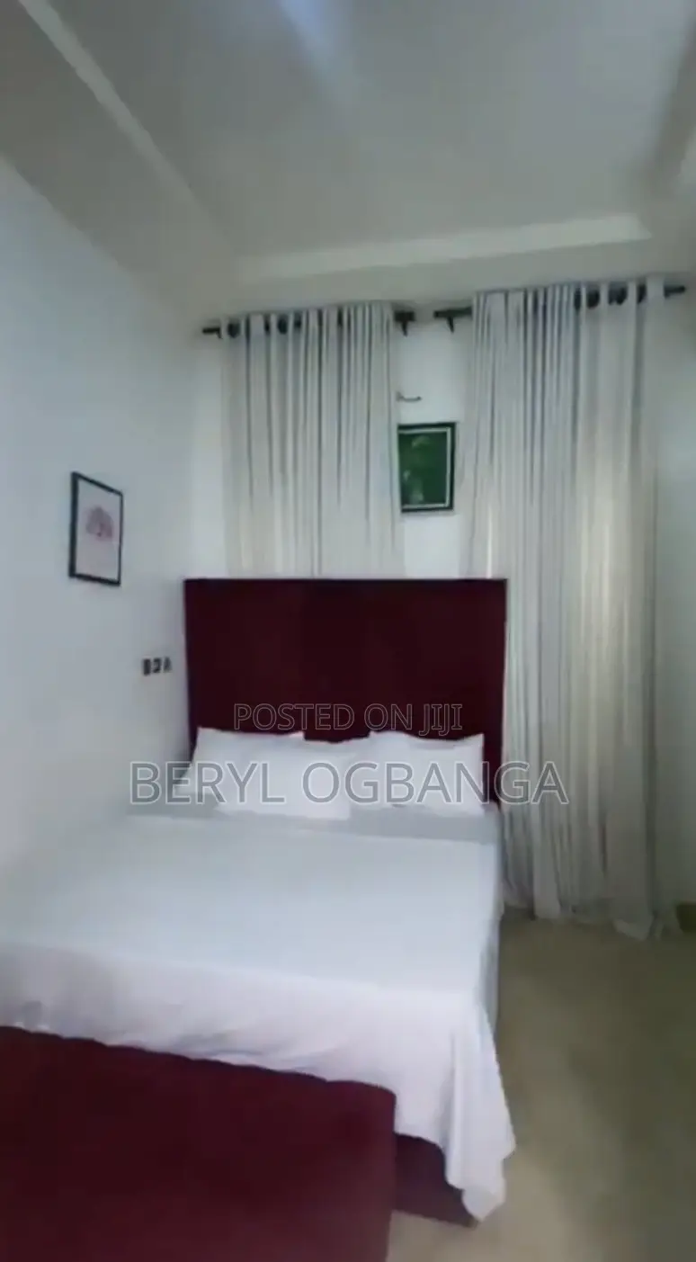 Weekly Apartment Per Week With Luxury Sitting Room