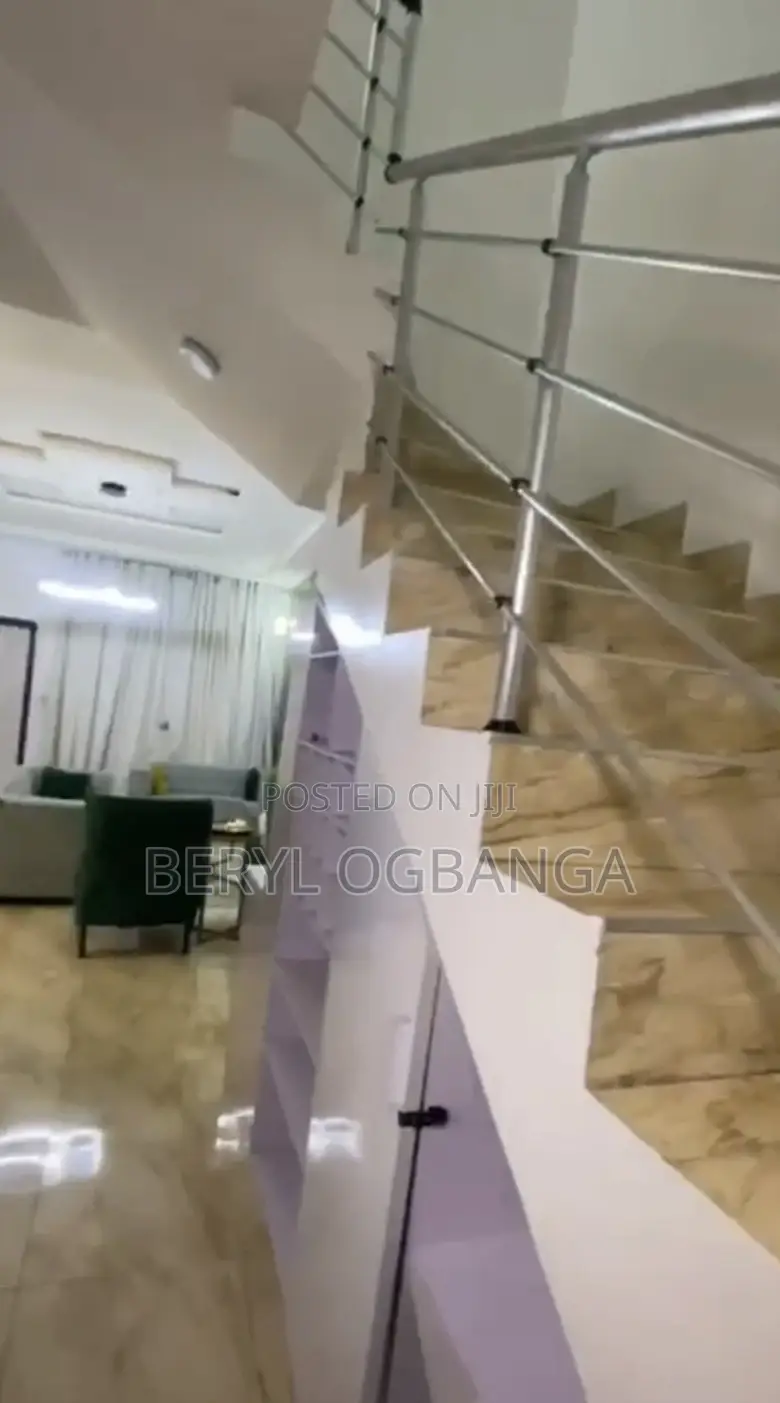 Weekly Apartment Per Week With Luxury Sitting Room