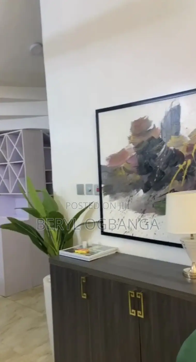 Weekly Apartment Per Week With Luxury Sitting Room