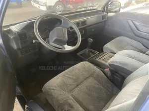 Mitsubishi L300 2005 Blue