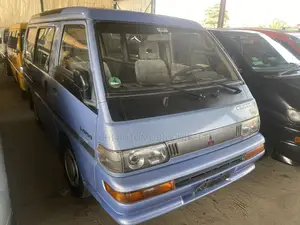 Mitsubishi L300 2005 Blue