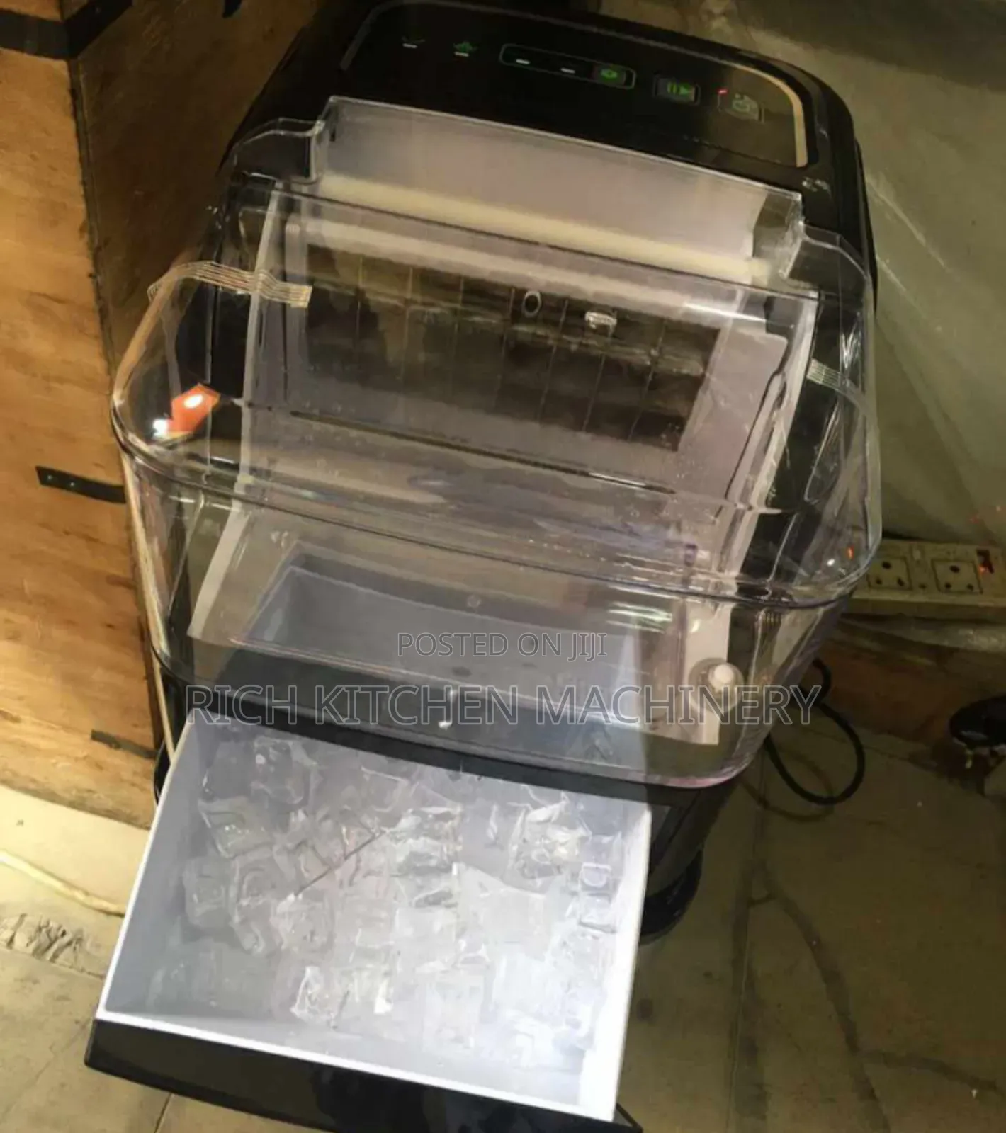 Ice Cube Machine (24 Cubes)