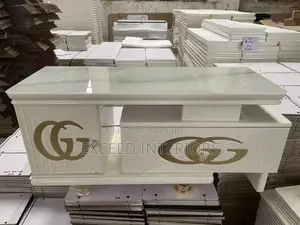 Quality Imported G G Center Table