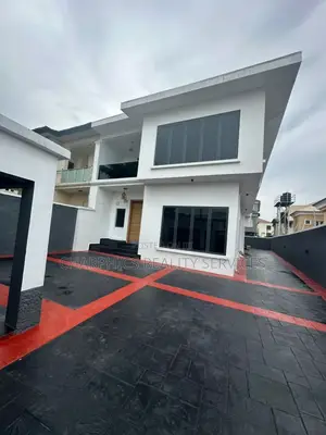 4bdrm House in Lekki Phase 1 for sale