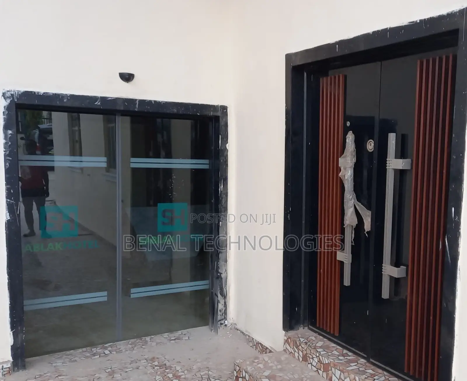 Auto Sensor-Driven Entryway System