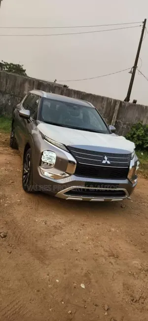 Photo - New Mitsubishi Outlander 2023 Gray