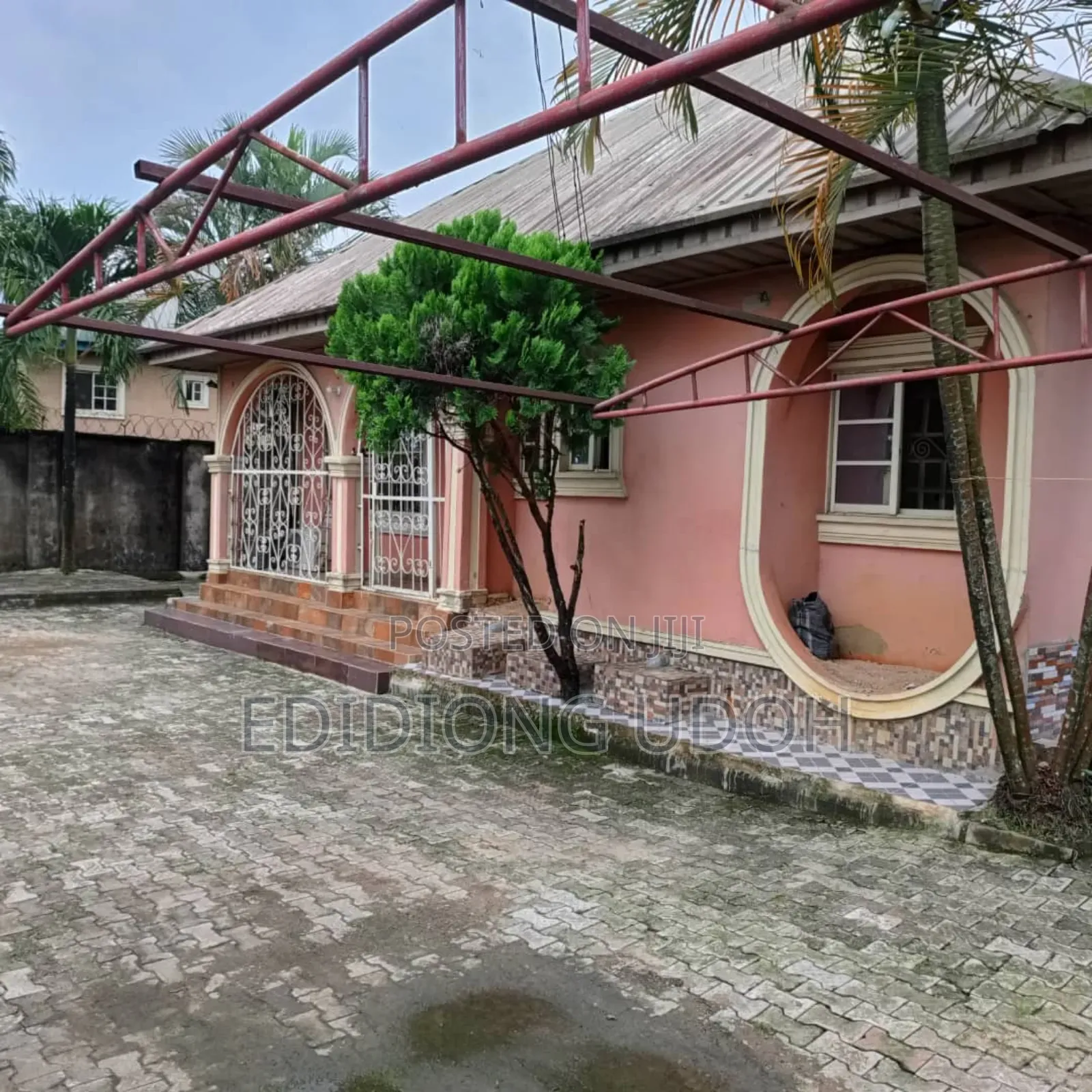 4bdrm Bungalow in Nwaniba Road, Uyo, for sale