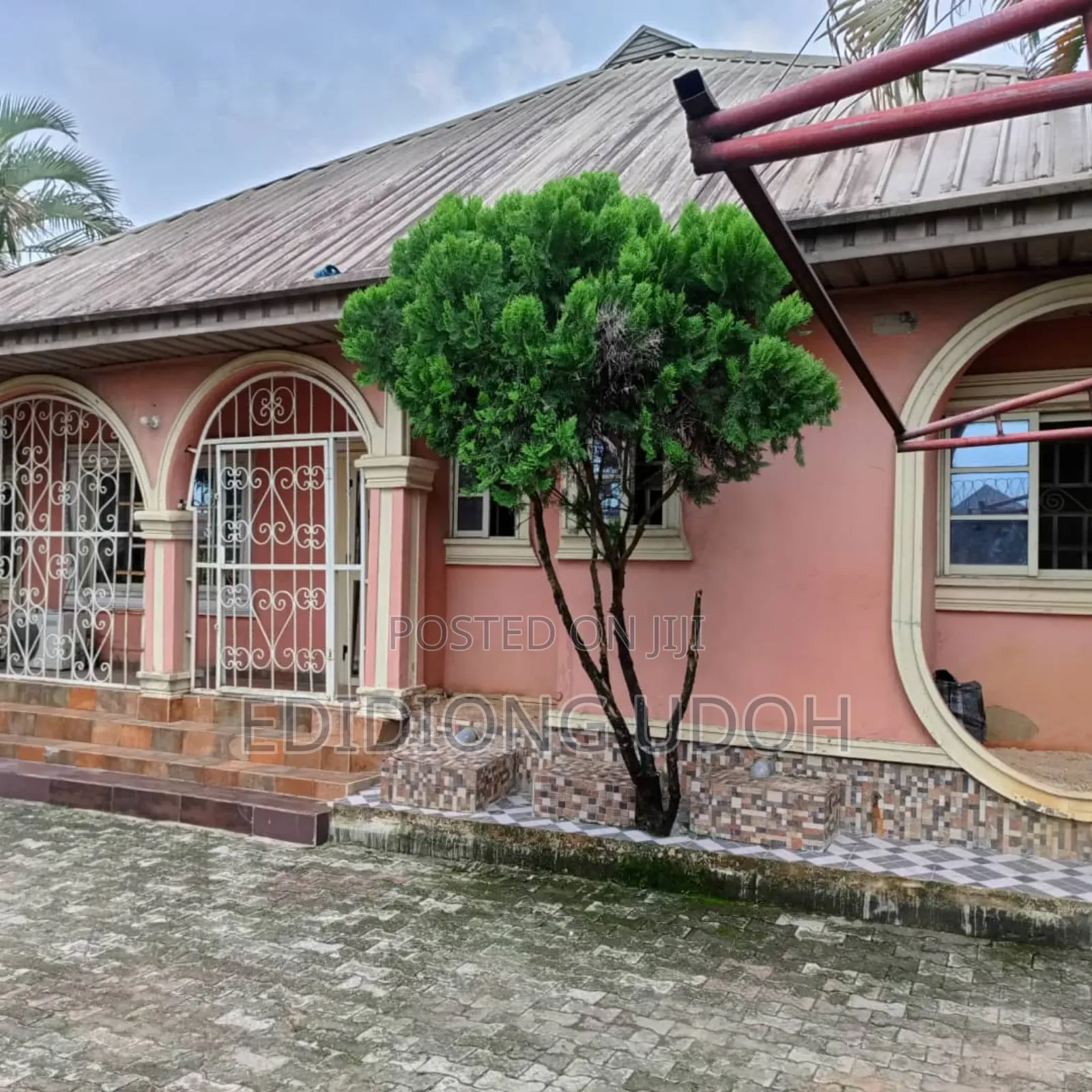 4bdrm Bungalow in Nwaniba Road, Uyo, for sale