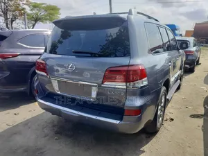 Lexus LX 570 2011 Gray