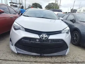Toyota Corolla LE Eco (1.8L 4cyl 2A) 2018 Silver