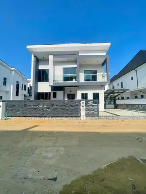5bdrm Duplex in Chevron for sale