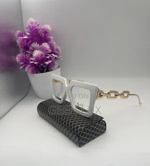 Photo - Elegant Women Stylish Eyewears