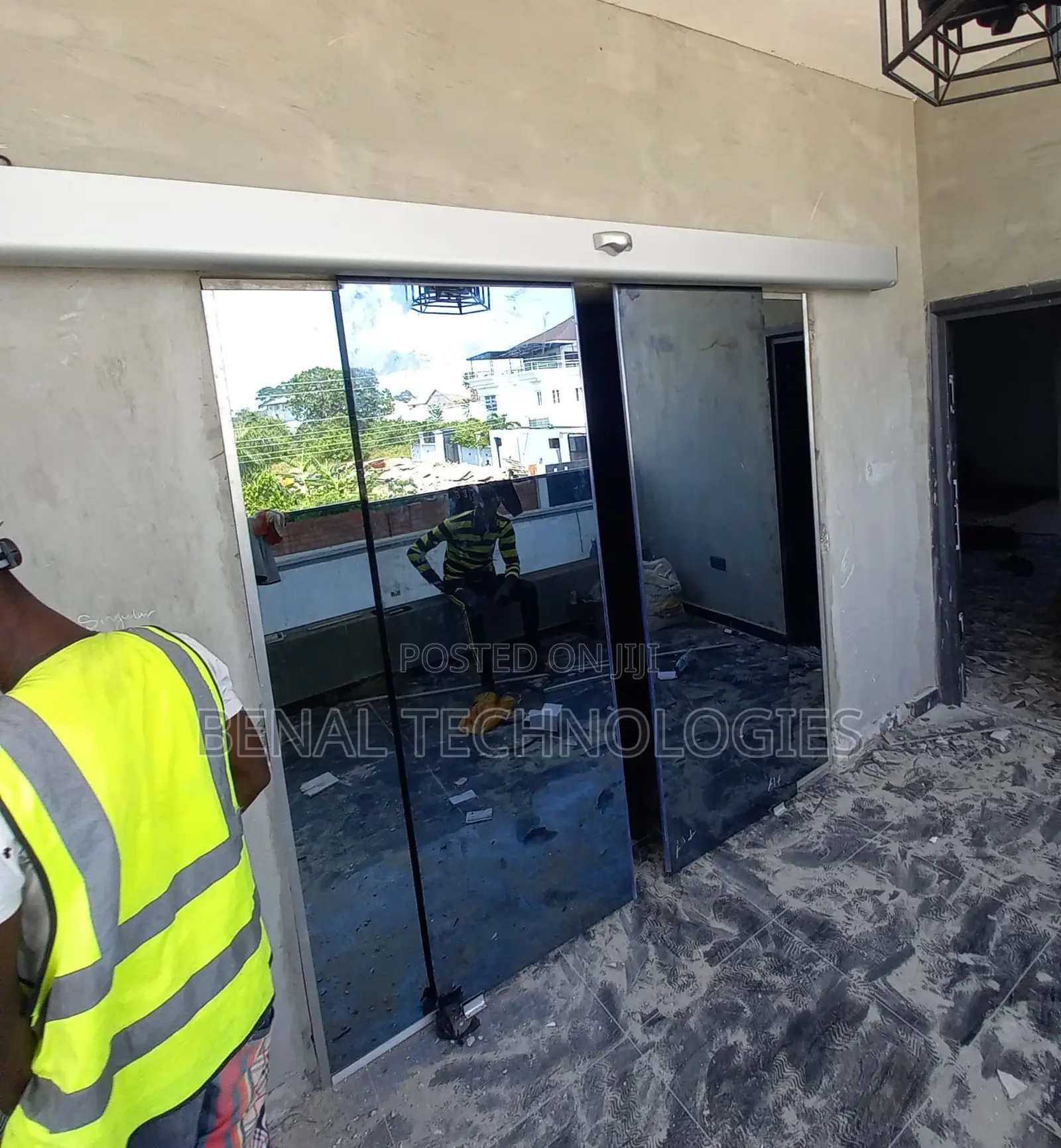 Automatic Sliding Glass With Sensor