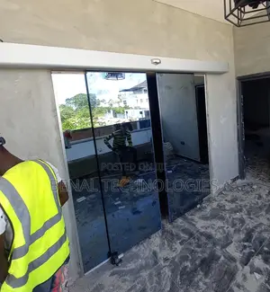 Automatic Sliding Glass With Sensor