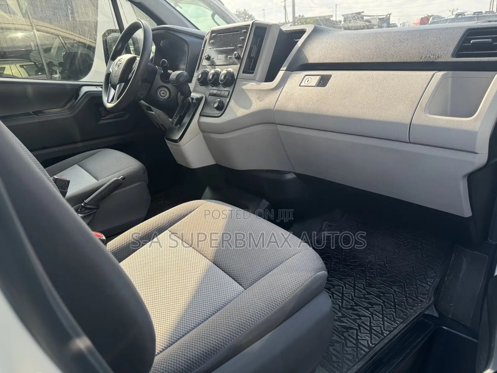 Toyota HiAce 2021 White