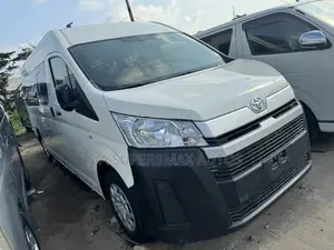 Toyota HiAce 2021 White