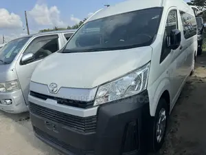 Toyota HiAce 2021 White
