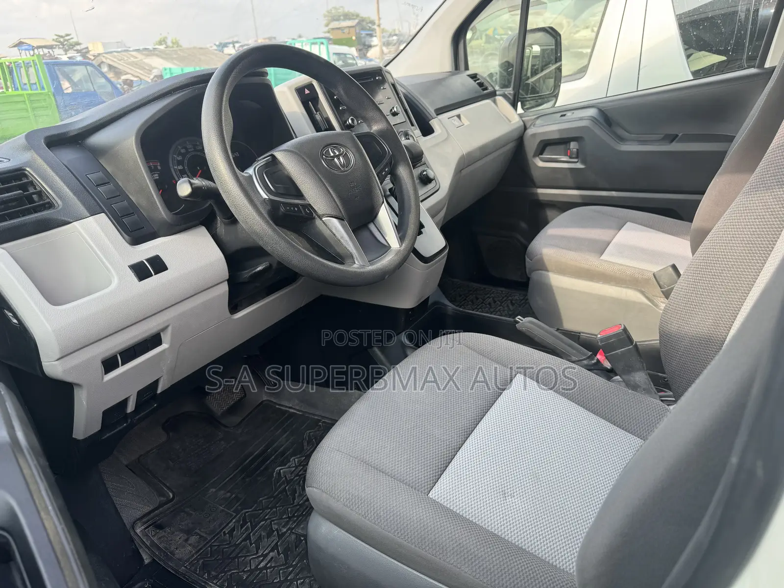 Toyota HiAce 2021 White
