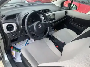Toyota Yaris 2012 Silver