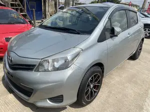 Toyota Yaris 2012 Silver