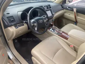 Toyota Highlander Limited 3.5l 4WD 2013 Green
