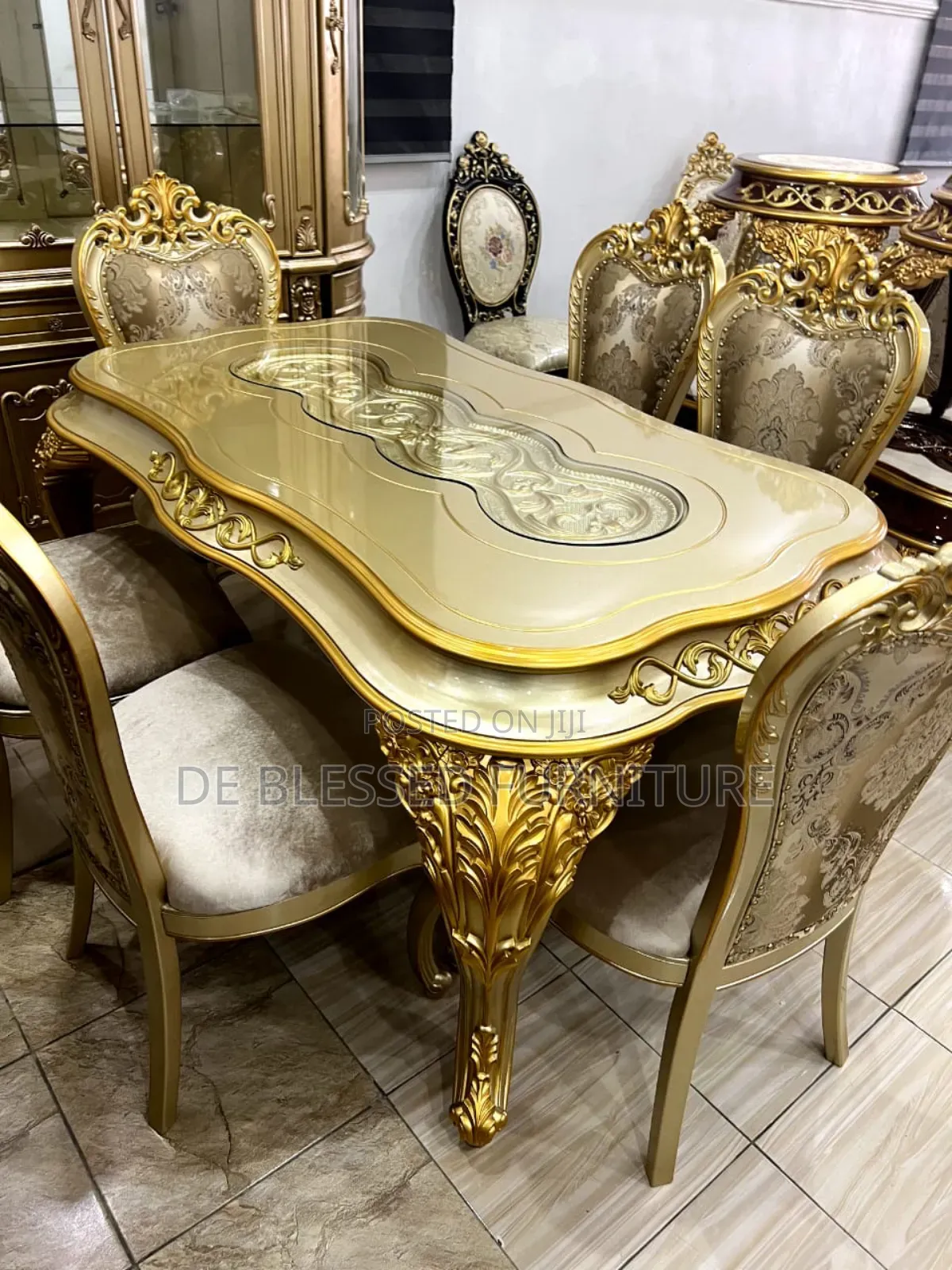 Royal Dinning Settee