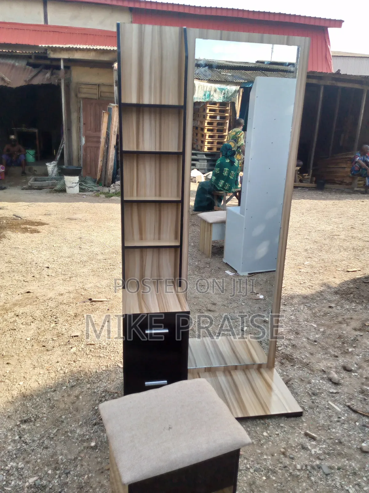 A Quality Dressing Mirror