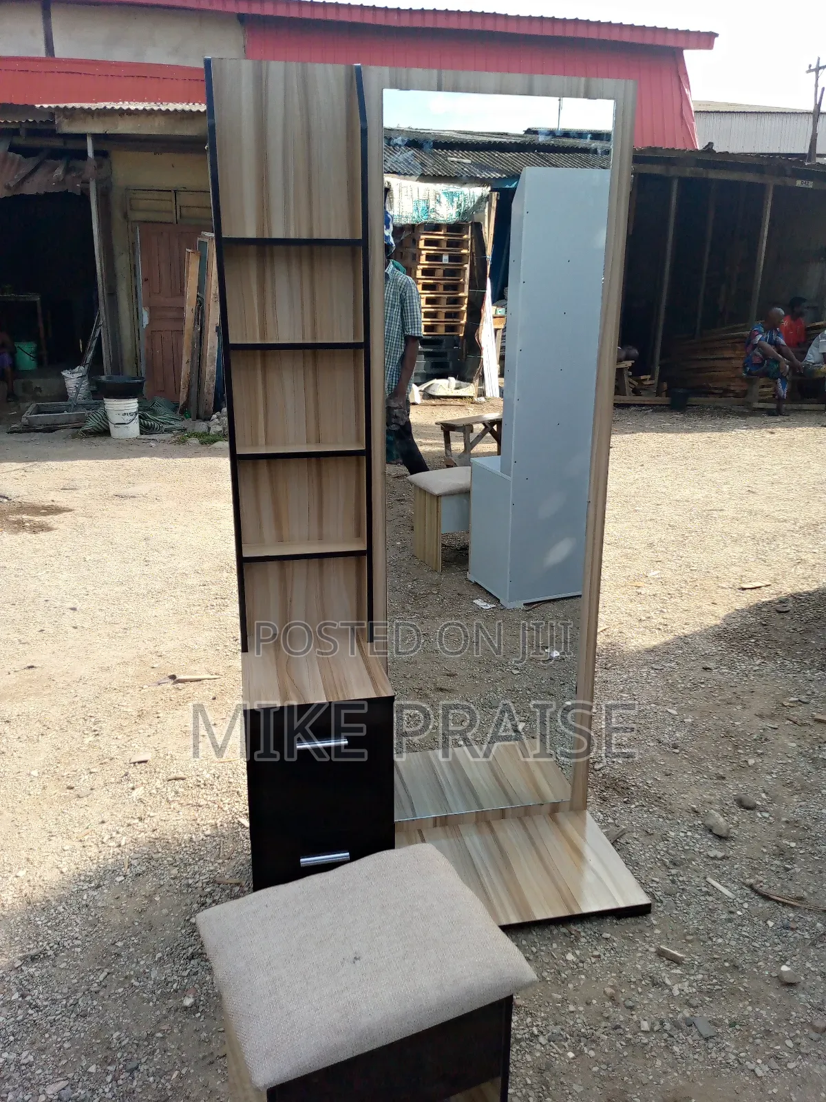 A Quality Dressing Mirror