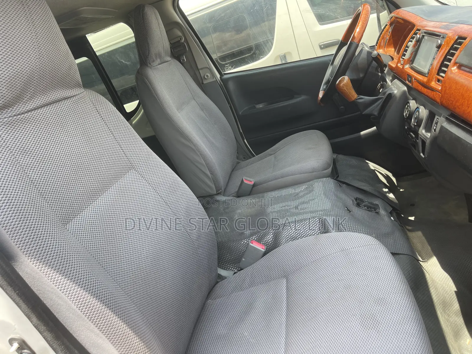 Toyota HiAce 2015 White