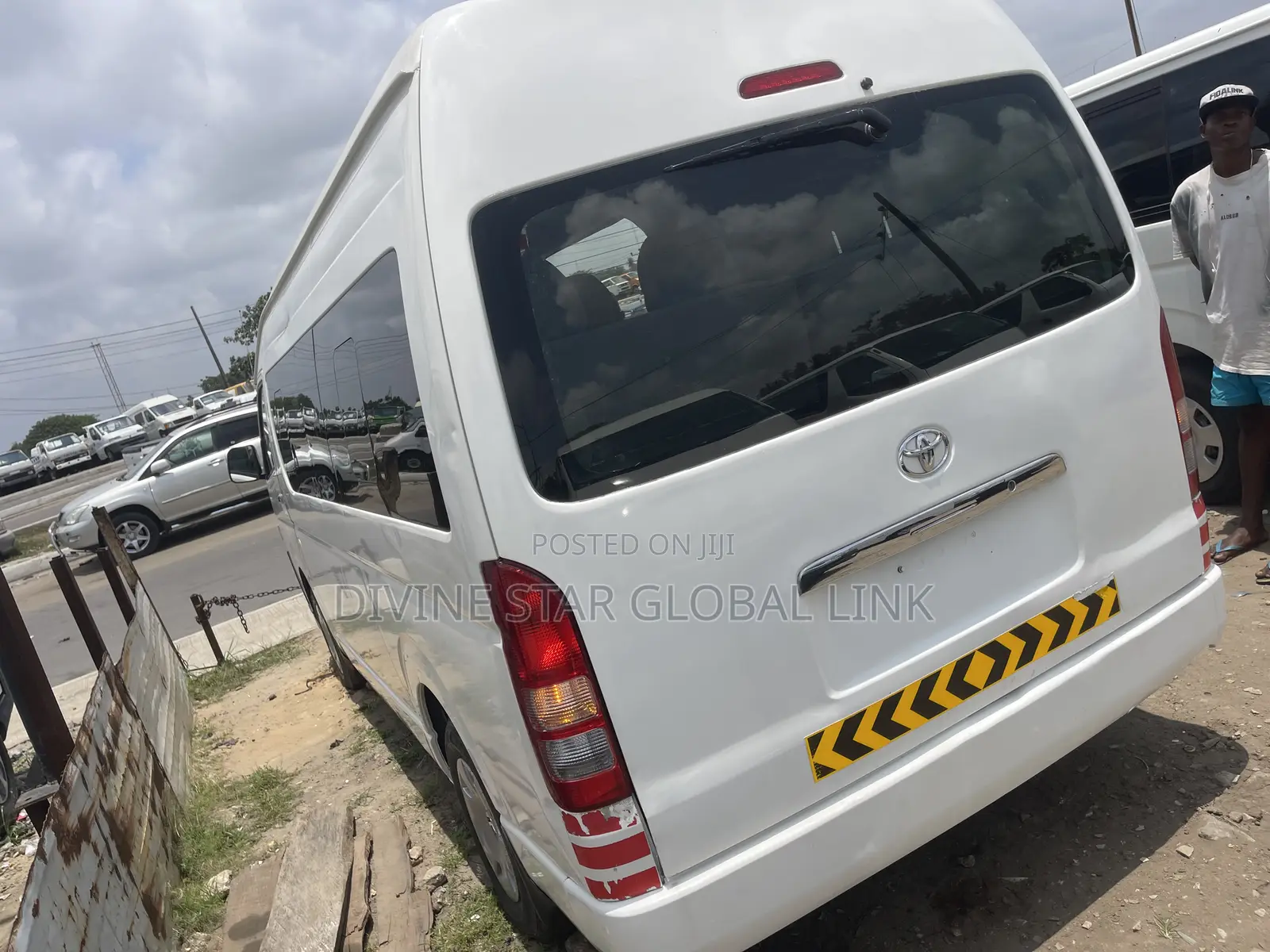 Toyota HiAce 2016 White