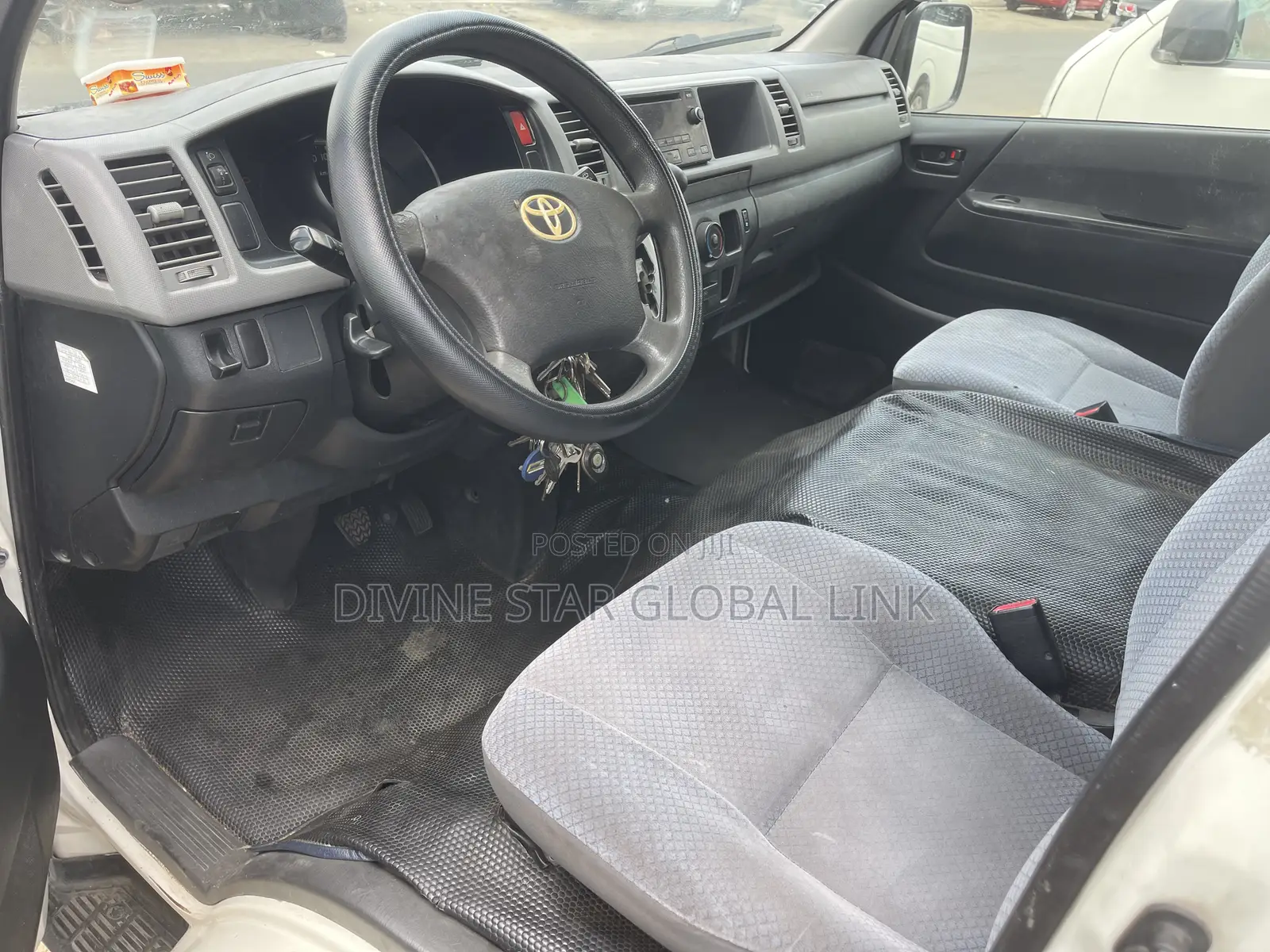 Toyota HiAce 2016 White