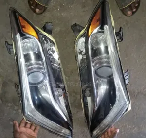 Toyota Venza Headlamp Set 2015 Model