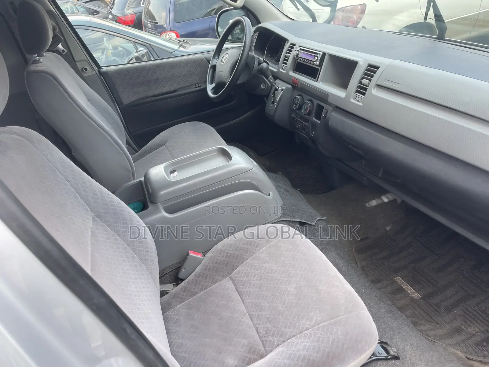 Toyota HiAce 2011 Silver