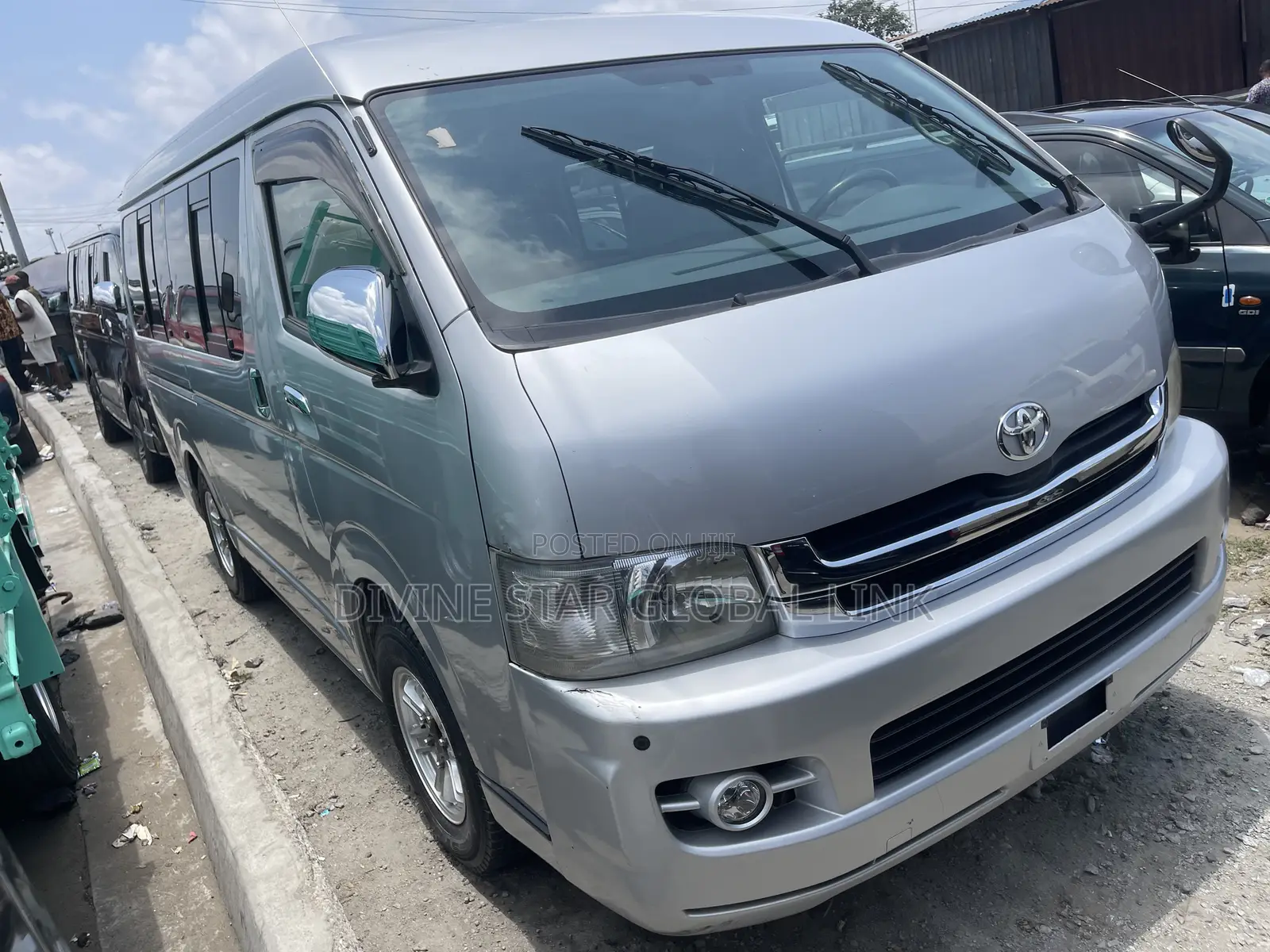 Toyota HiAce 2011 Silver