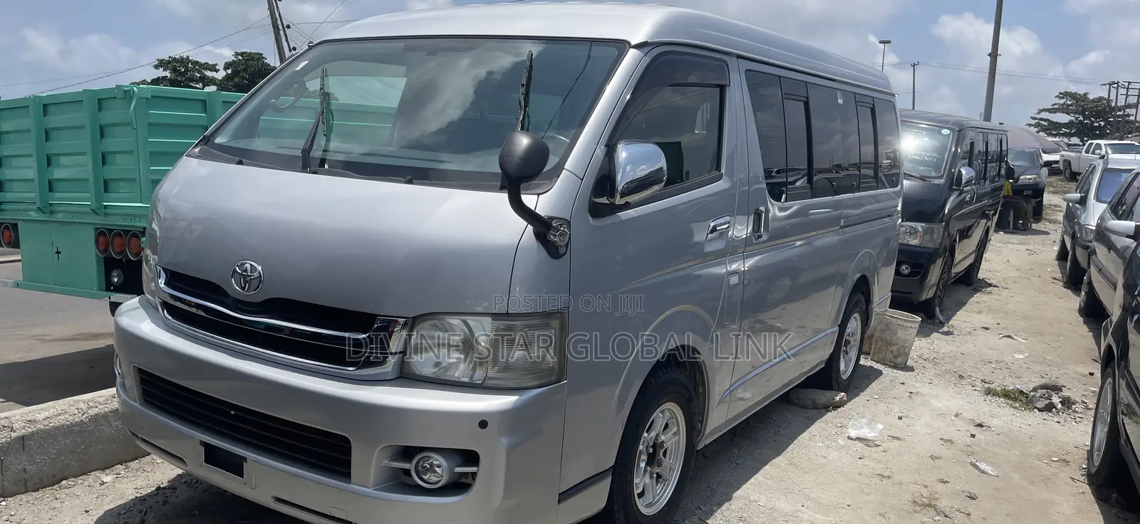 Toyota HiAce 2011 Silver